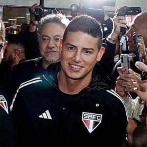 开云-J罗亮相圣保罗 不穿10号穿19号 年薪250万美元